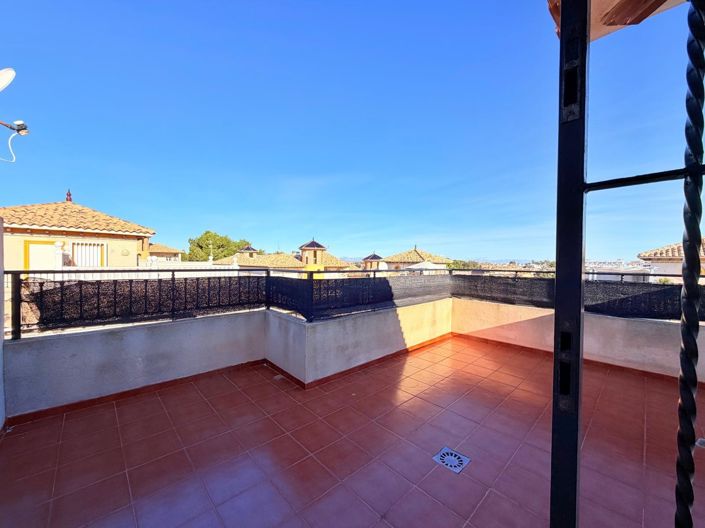 Image No.37-2 Bed Townhouse for sale