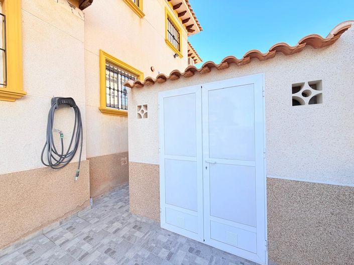 Image No.7-2 Bed Townhouse for sale
