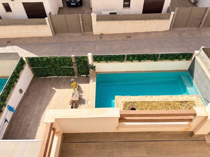 Image No.12-3 Bed Townhouse for sale