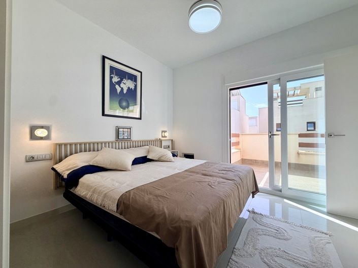 Image No.17-3 Bed House for sale