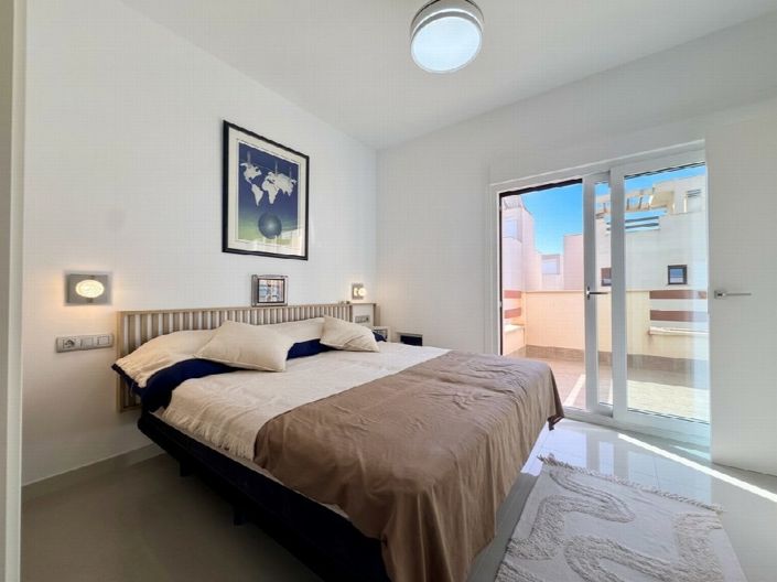 Image No.17-3 Bed Townhouse for sale