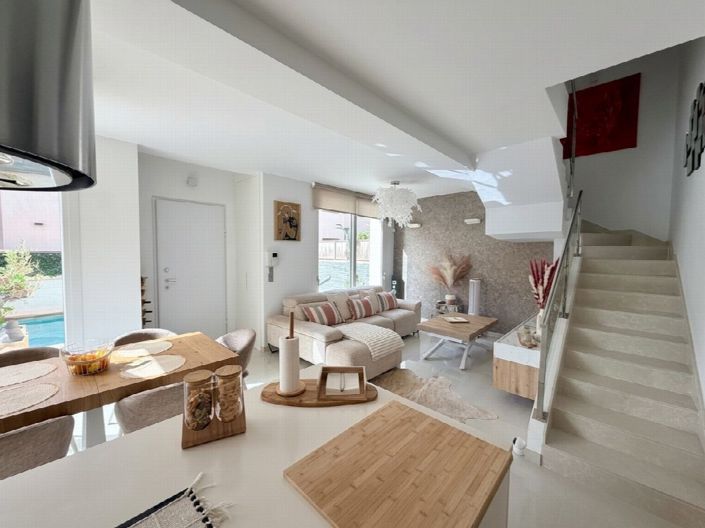 Image No.25-3 Bed Townhouse for sale