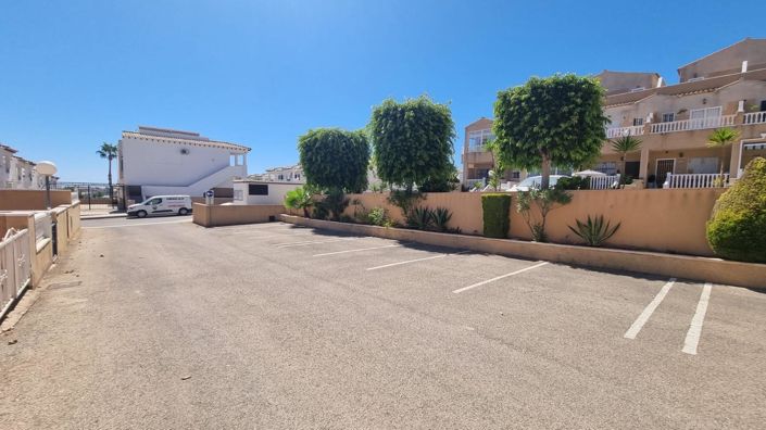 Image No.4-2 Bed House for sale