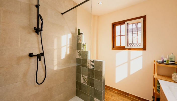 Image No.24-5 Bed House for sale