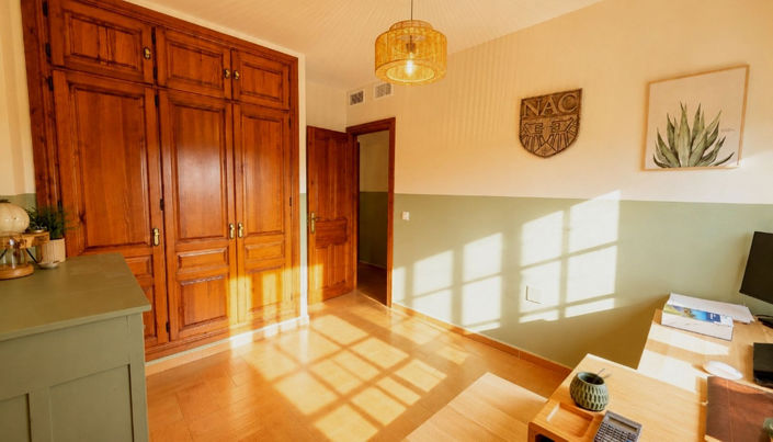 Image No.31-5 Bed House for sale