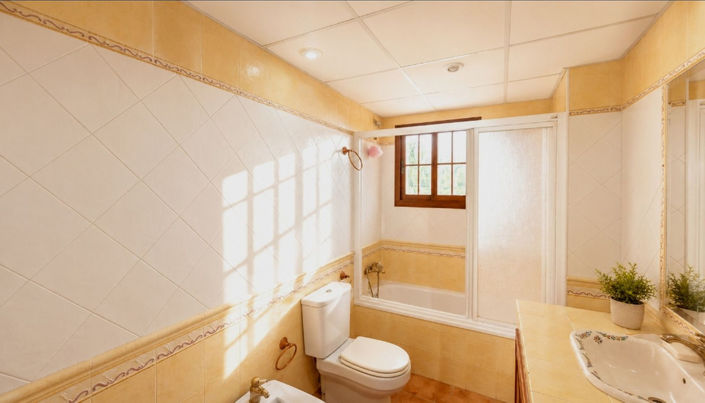 Image No.32-5 Bed Apartment for sale