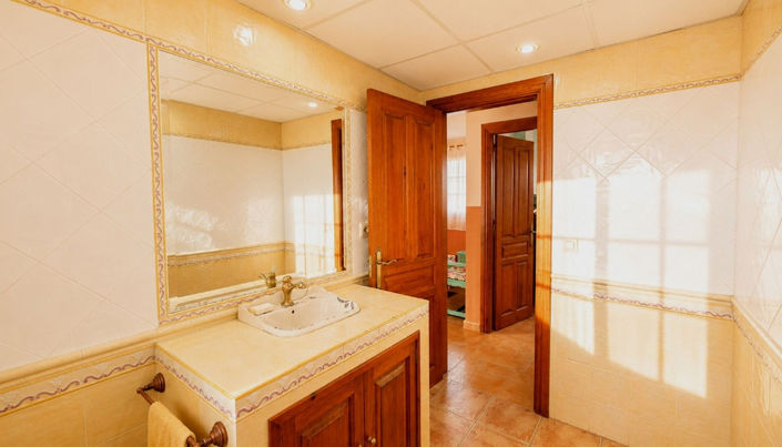 Image No.33-5 Bed House for sale