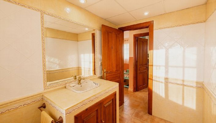 Image No.34-5 Bed Villa for sale