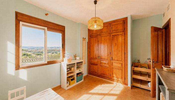 Image No.35-5 Bed House for sale