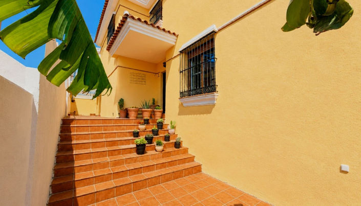 Image No.40-5 Bed House for sale