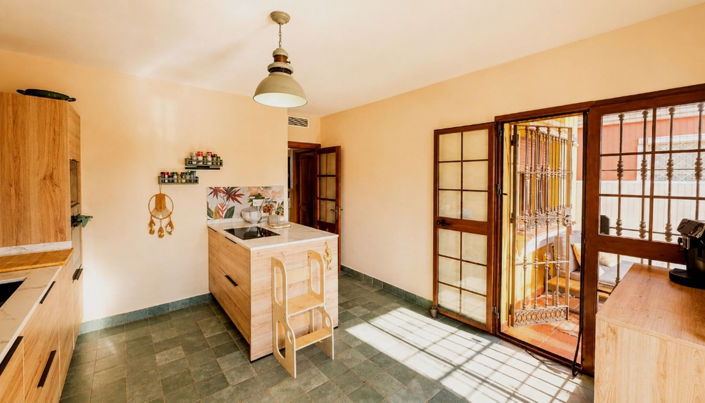 Image No.6-5 Bed House for sale