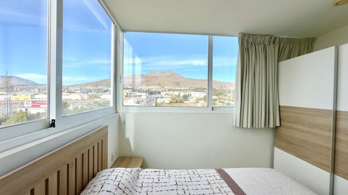 Image No.5-2 Bed House for sale