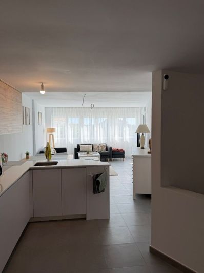 Image No.11-2 Bed House for sale