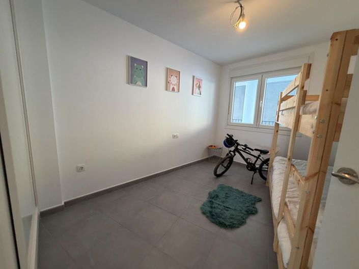 Image No.13-2 Bed House for sale