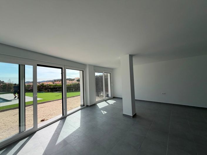 Image No.5-2 Bed House for sale