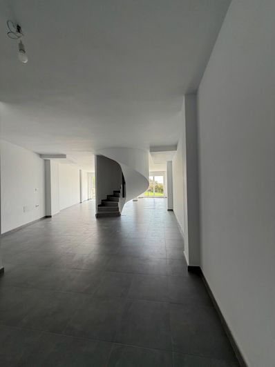 Image No.8-2 Bed House for sale