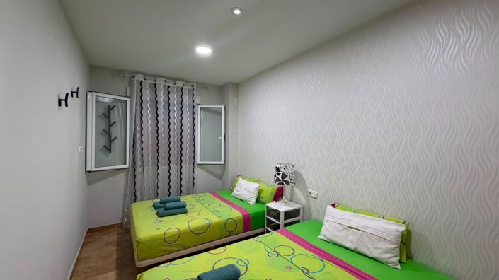 Image No.17-3 Bed House for sale