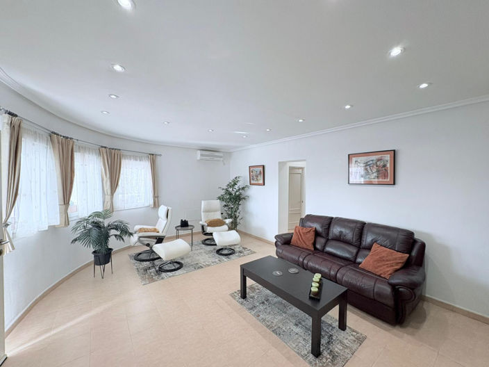 Image No.2-3 Bed Villa for sale