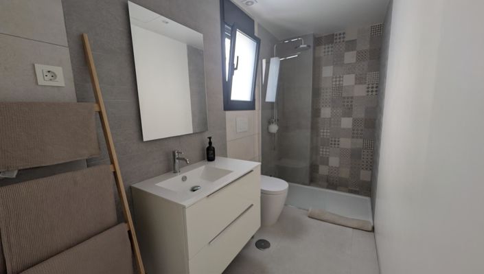 Image No.21-4 Bed House for sale