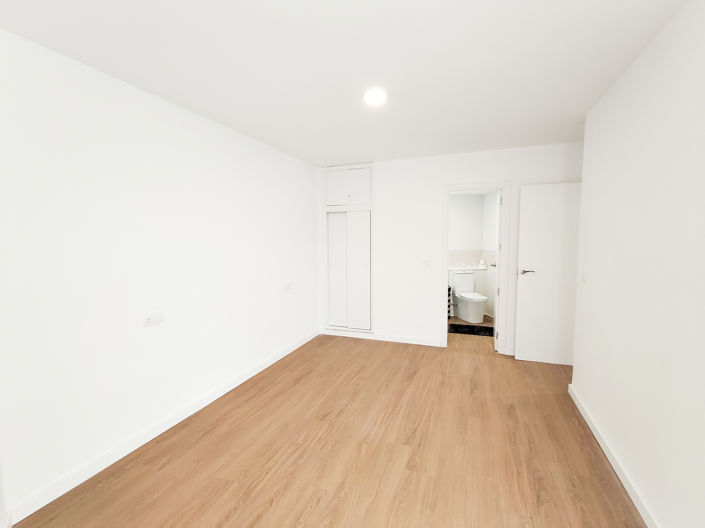 Image No.18-3 Bed Property for sale