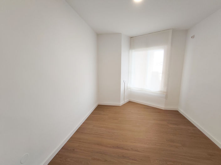 Image No.26-3 Bed Property for sale