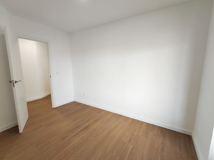 Image No.29-3 Bed Property for sale
