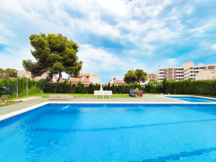 Image No.40-3 Bed Property for sale