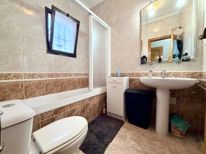 Image No.17-3 Bed Property for sale