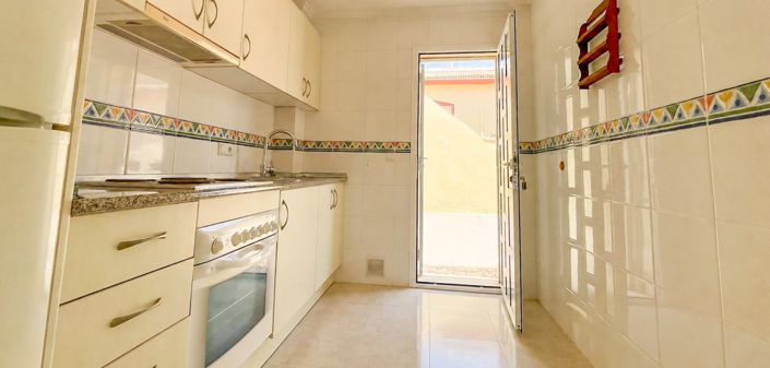 Image No.10-3 Bed Townhouse for sale