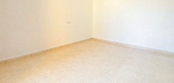 Image No.20-3 Bed Townhouse for sale