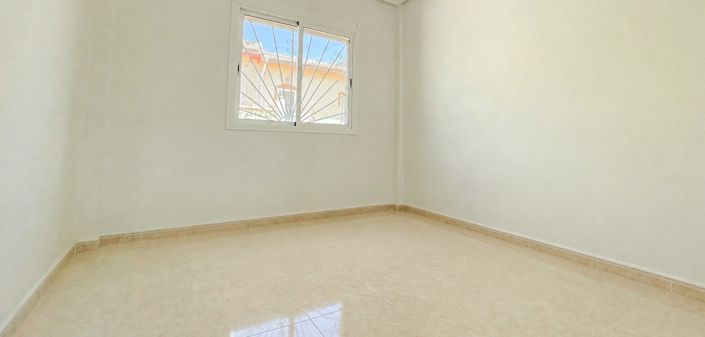 Image No.23-3 Bed Townhouse for sale