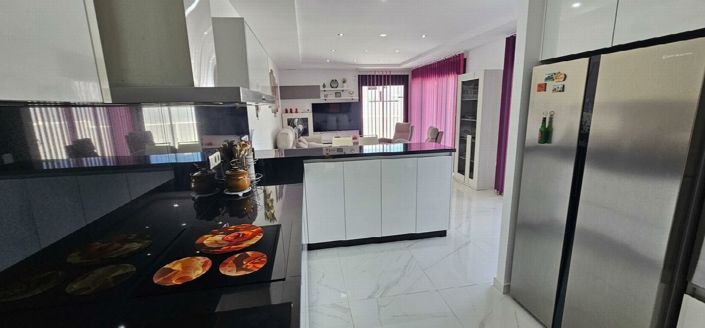 Image No.10-3 Bed Villa for sale