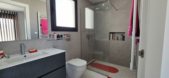 Image No.25-3 Bed Villa for sale