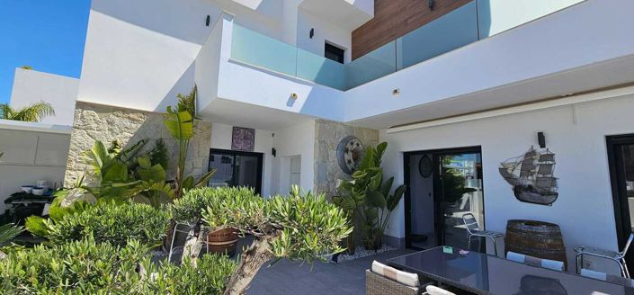 Image No.3-3 Bed Villa for sale
