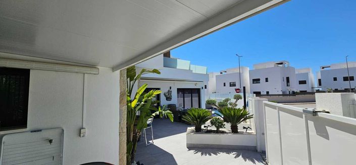 Image No.4-3 Bed Villa for sale