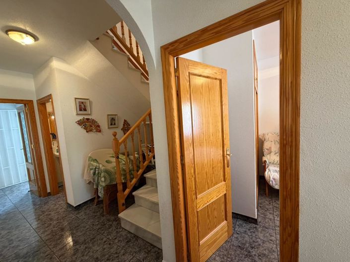 Image No.10-5 Bed Property for sale