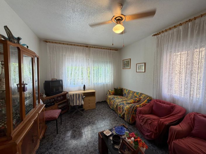 Image No.12-5 Bed Property for sale