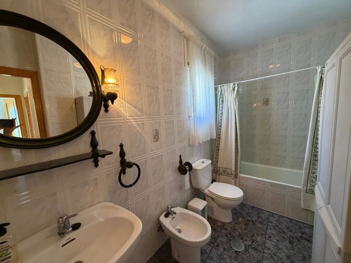 Image No.20-5 Bed Property for sale