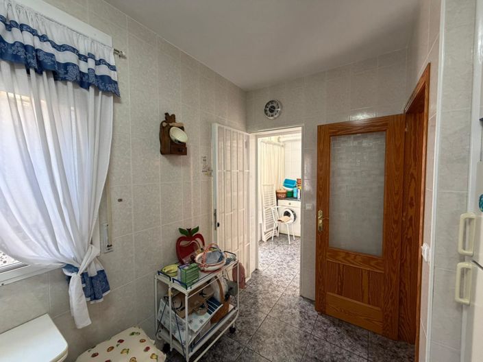 Image No.24-5 Bed Property for sale