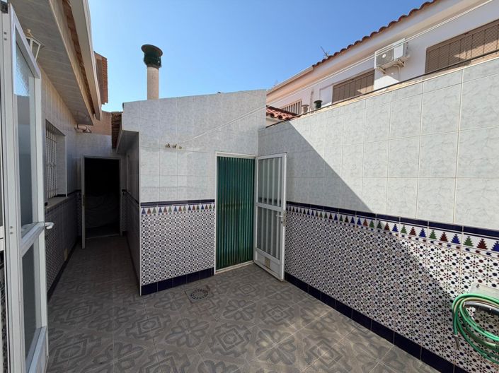 Image No.26-5 Bed Property for sale