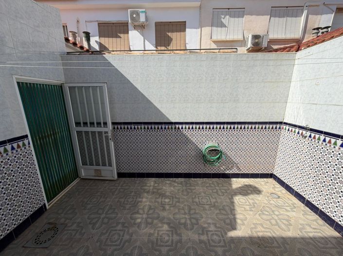 Image No.27-5 Bed Property for sale
