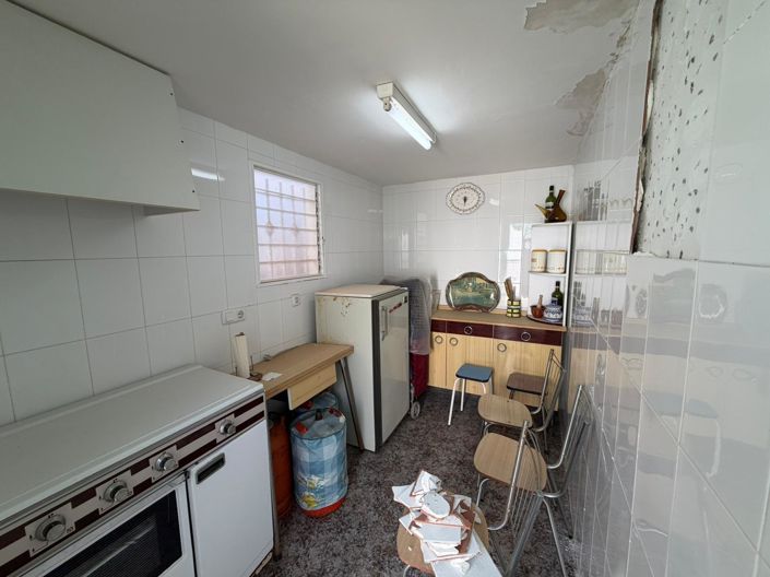 Image No.28-5 Bed Property for sale