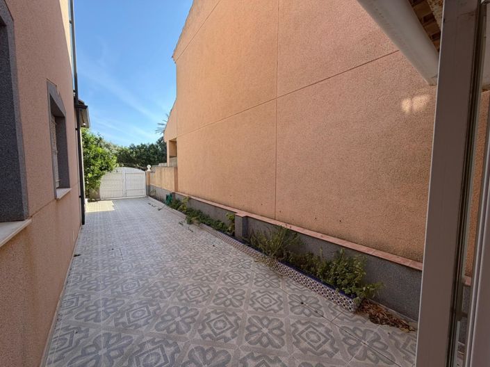Image No.32-5 Bed Property for sale