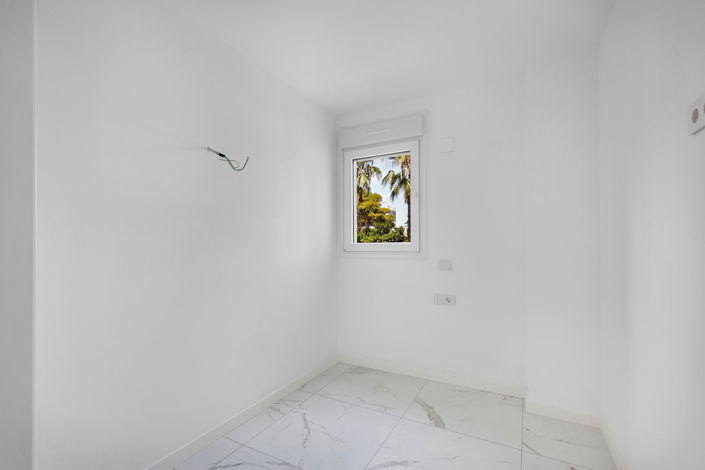 Image No.15-2 Bed Property for sale