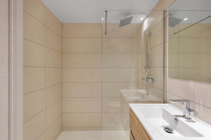 Image No.17-2 Bed Property for sale