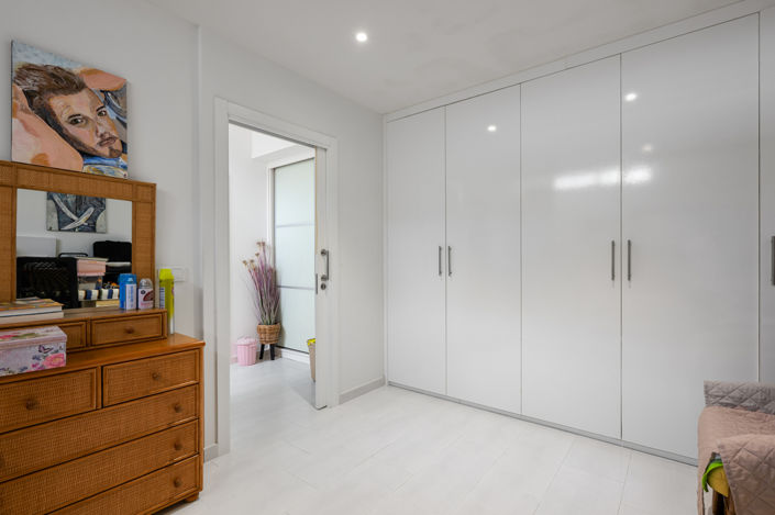 Image No.20-4 Bed Townhouse for sale