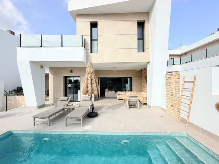 Image No.3-3 Bed Villa for sale