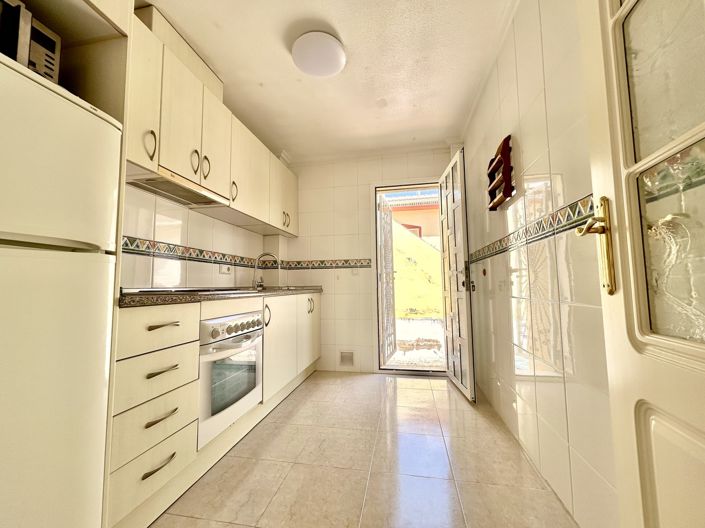 Image No.12-3 Bed Townhouse for sale