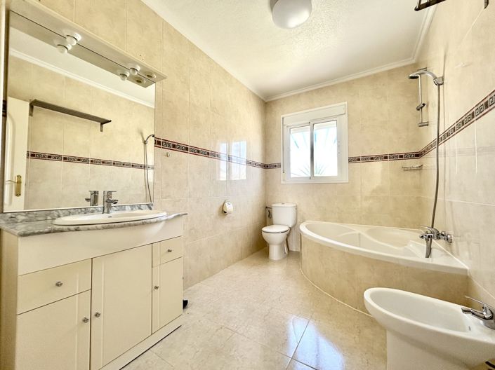 Image No.30-3 Bed Townhouse for sale