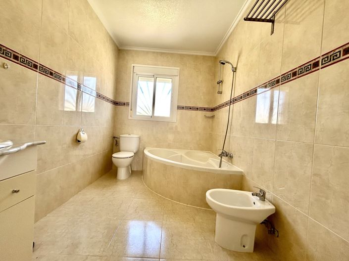 Image No.31-3 Bed Townhouse for sale